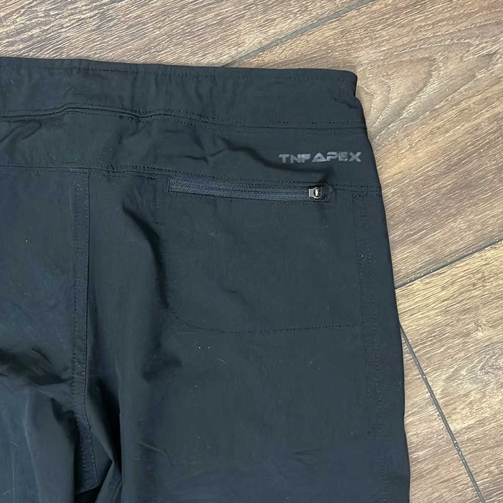 The North Face Black Women’s Capris, Size 4 - Picture 7 of 8